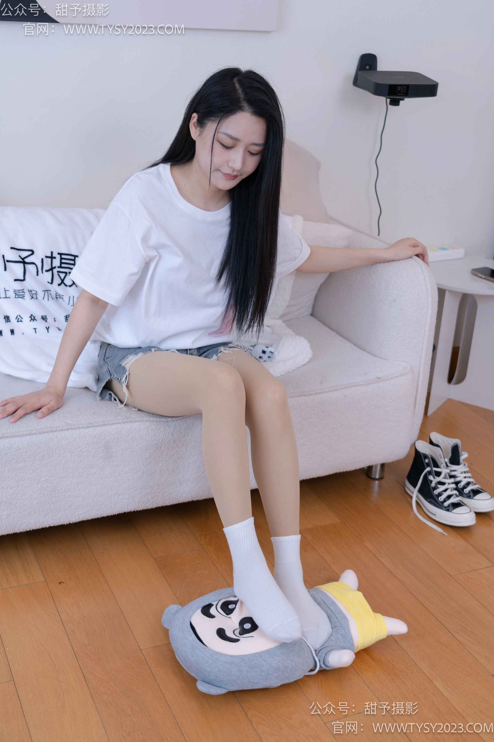 甜予摄影 No.072 澜澜-帆布鞋、白棉袜、踩蜡笔小新玩偶剧情 0